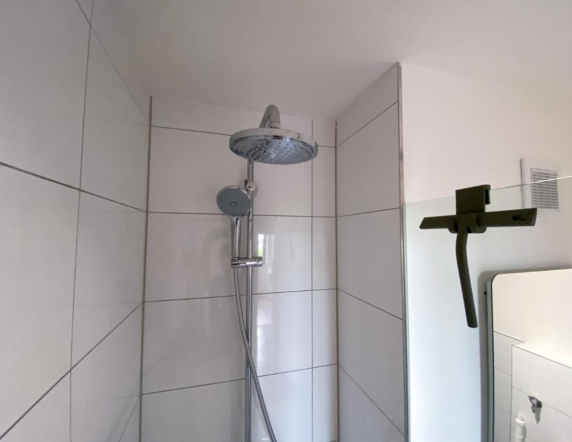 Schoene Mit Rheinblick/duesseldorf/neuss/messe * Neuss