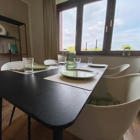 Schoene Wohnung Mit Rheinblick/Duesseldorf/Neuss/Messe Esterno foto