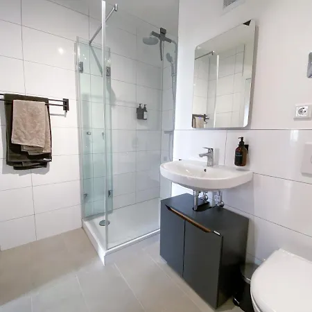 Schoene Wohnung Mit Rheinblick/Duesseldorf/Neuss/Messe Esterno foto