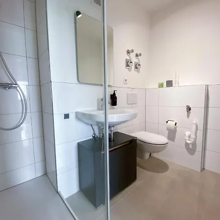 Schoene Wohnung Mit Rheinblick/Duesseldorf/Neuss/Messe Esterno foto