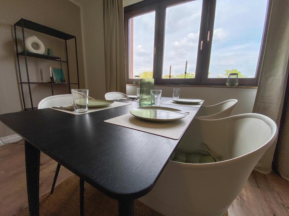 Schoene Mit Rheinblick/duesseldorf/neuss/messe Neuss